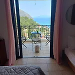 Giannatos' Studios Apartment *