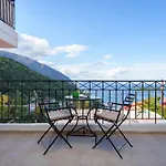 Giannatos' Studios Apartment Poros (Kefalonia)