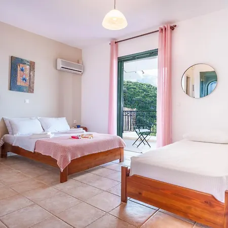 Giannatos' Studios Apartment