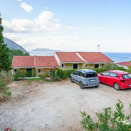 Giannatos' Studios * Poros (Kefalonia)
