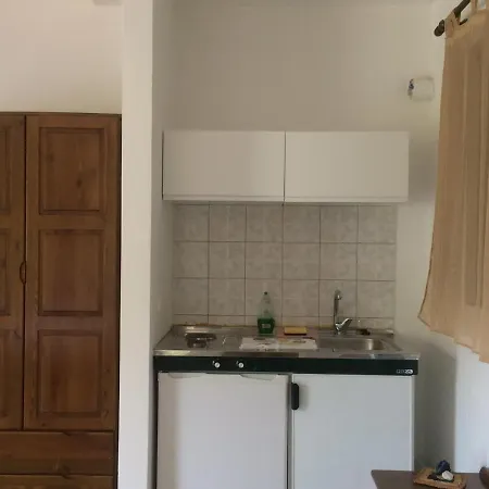 Giannatos' Studios Apartment