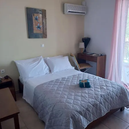 Giannatos' Studios Apartment