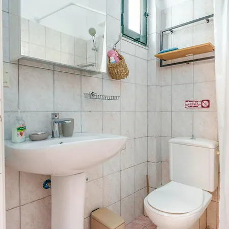 Giannatos' Studios Apartment